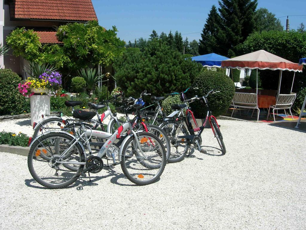 Haus Thon Lägenhet Bodensdorf Exteriör bild
